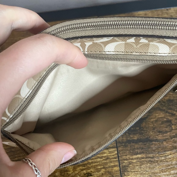 Coach Peyton Dream Go Go Wristlet Signature - Picture 4 of 8